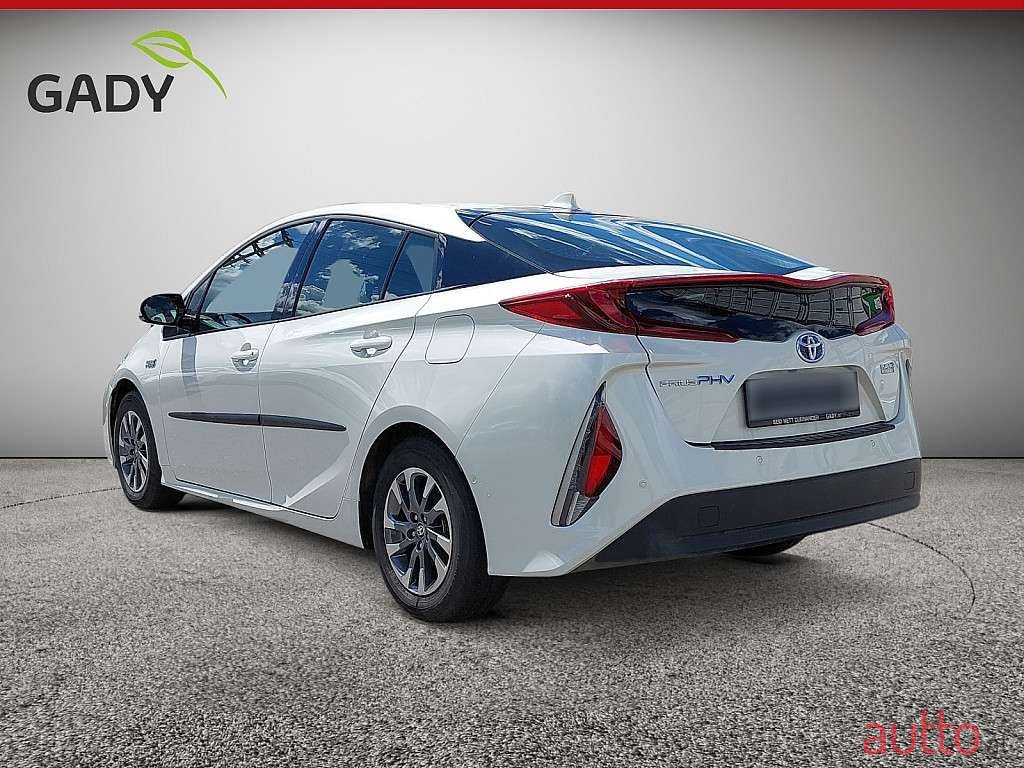 2020' Toyota Prius photo #3