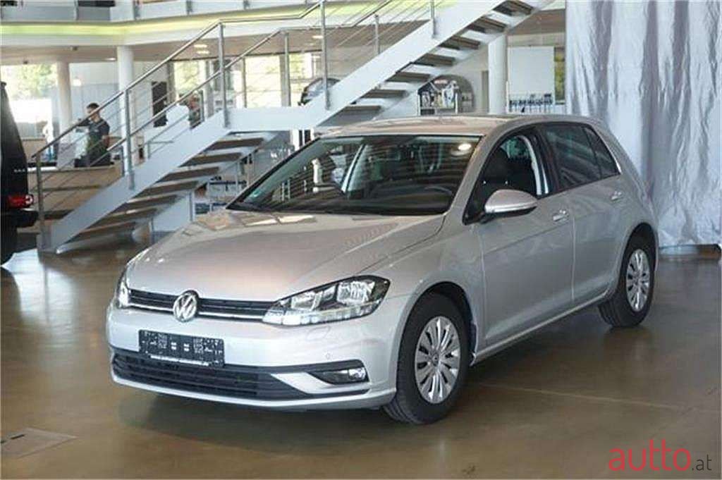 2018' Volkswagen Golf photo #1