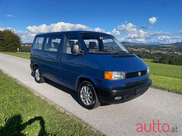 2001' Volkswagen Kombi photo #1