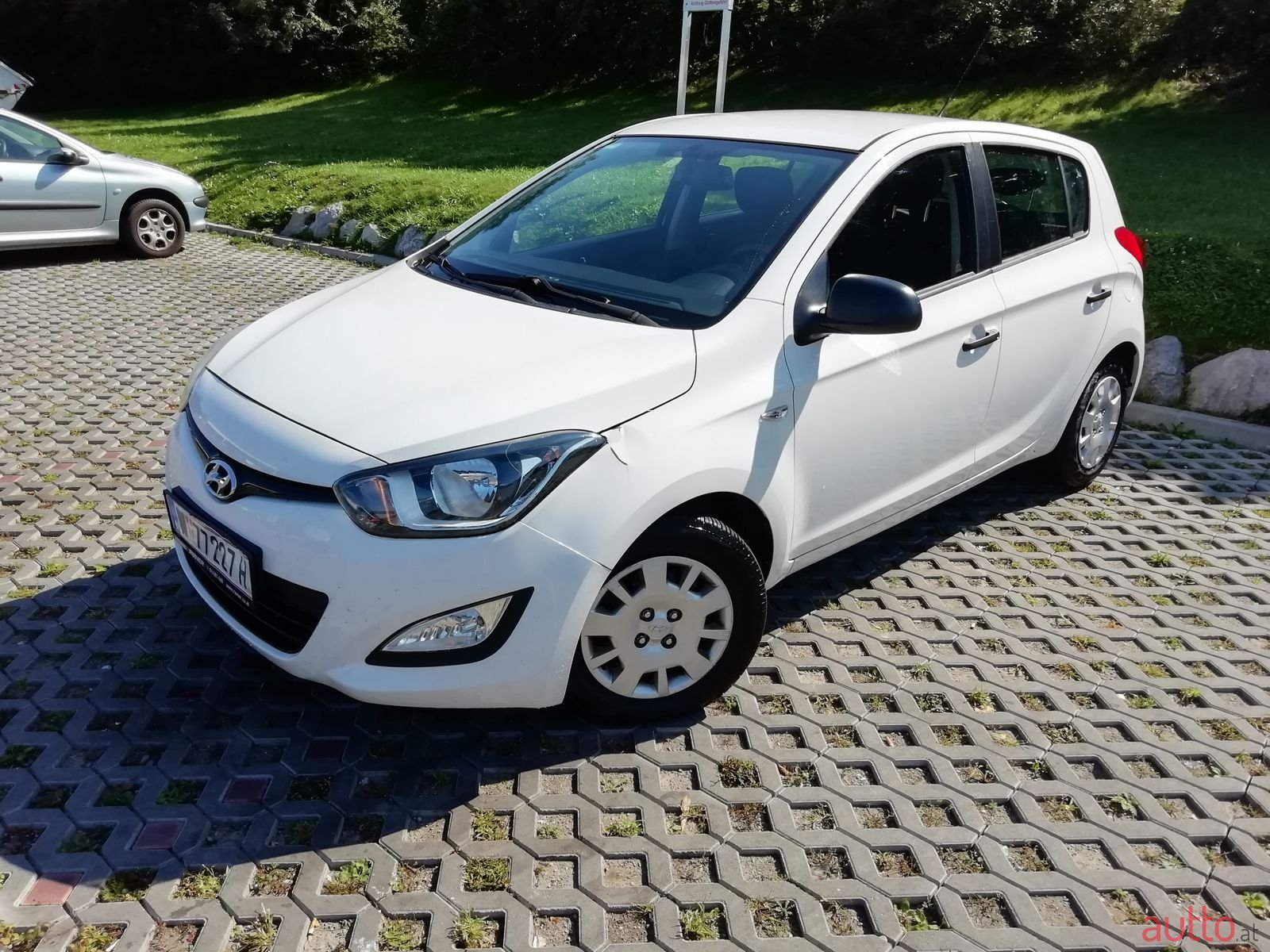 2012' Hyundai i20 photo #2