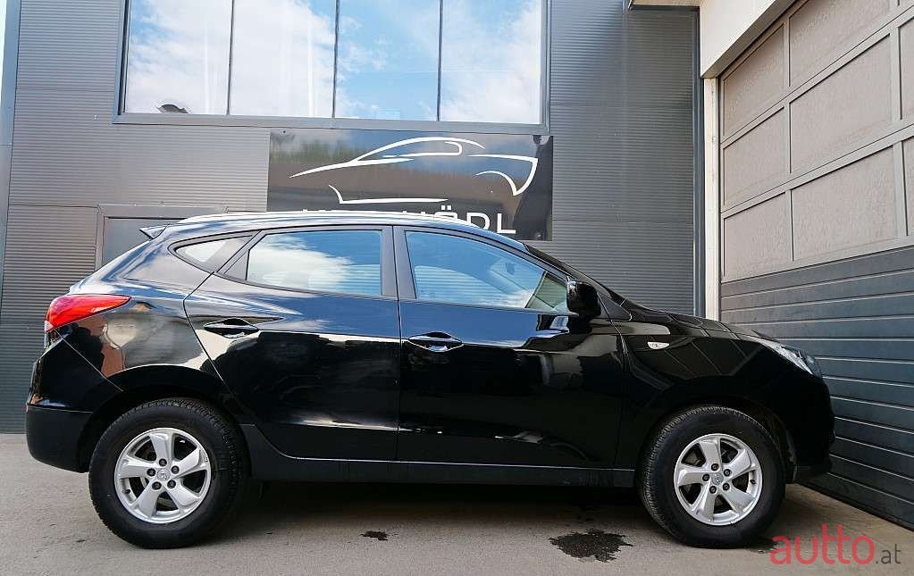 2011' Hyundai ix35 photo #3