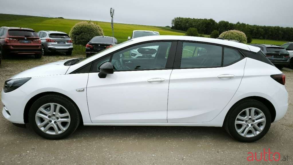 2021' Opel Astra photo #2