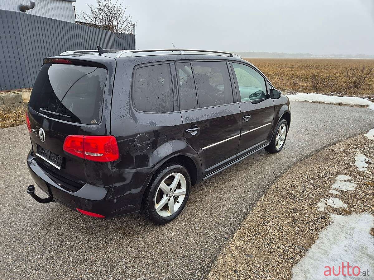 2013' Volkswagen Touran photo #3