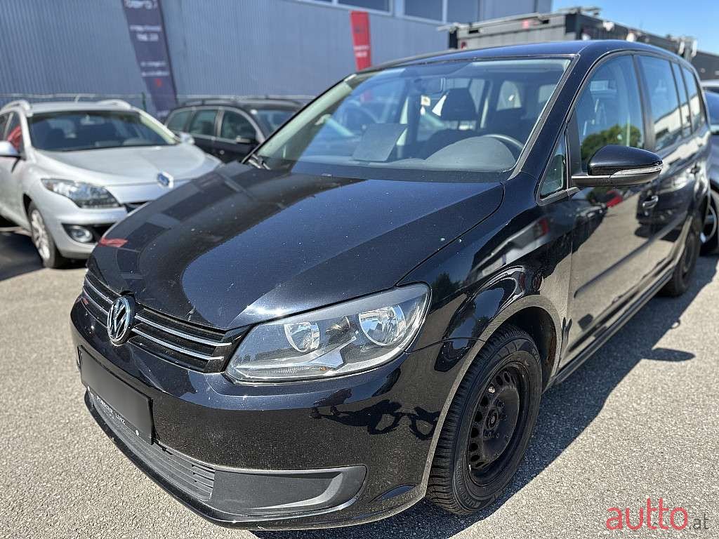 2010' Volkswagen Touran photo #1