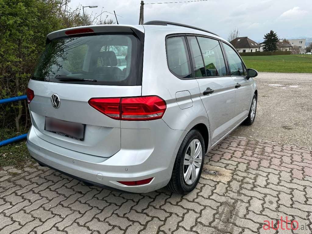2016' Volkswagen Touran photo #5