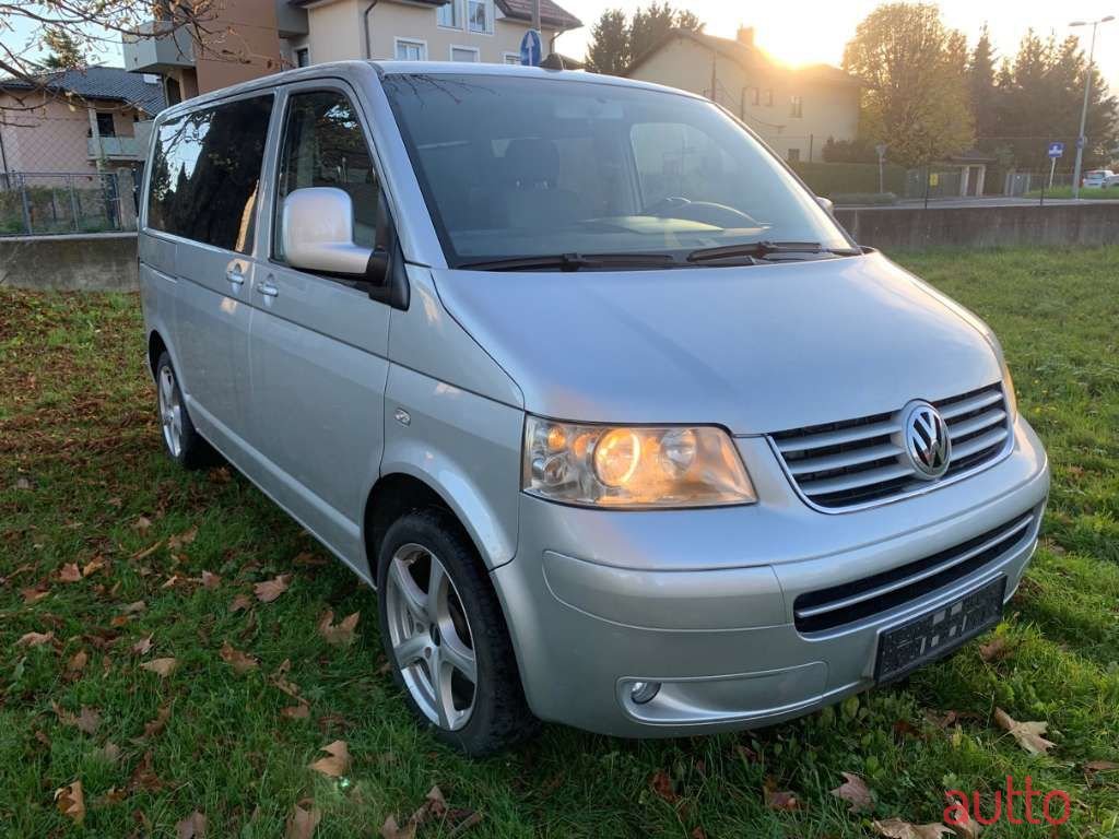 2005' Volkswagen Multivan photo #1