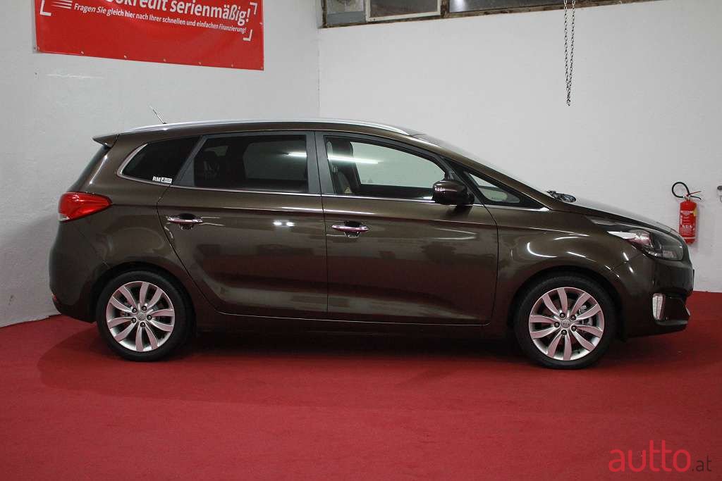 2014' Kia Carens photo #2