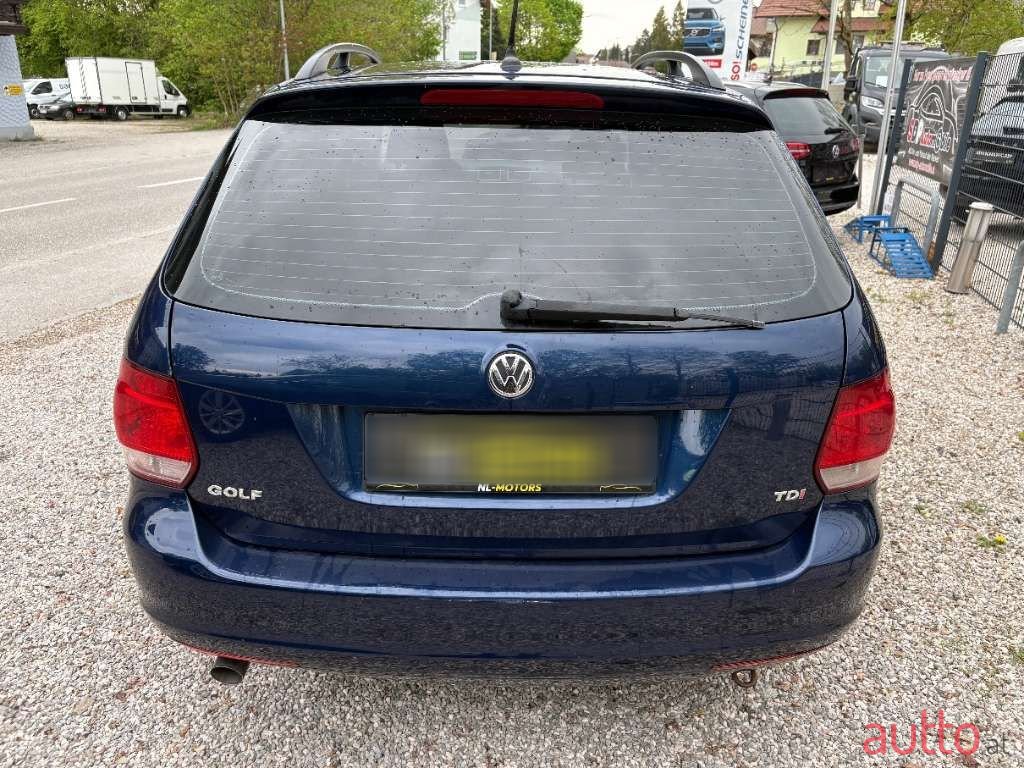 2011' Volkswagen Golf photo #5