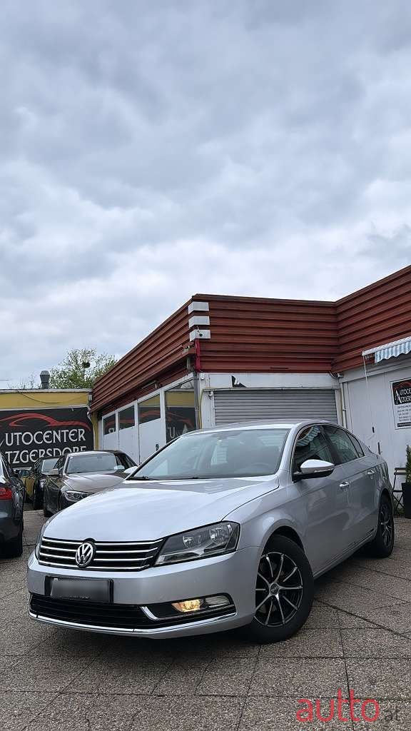 2014' Volkswagen Passat photo #2