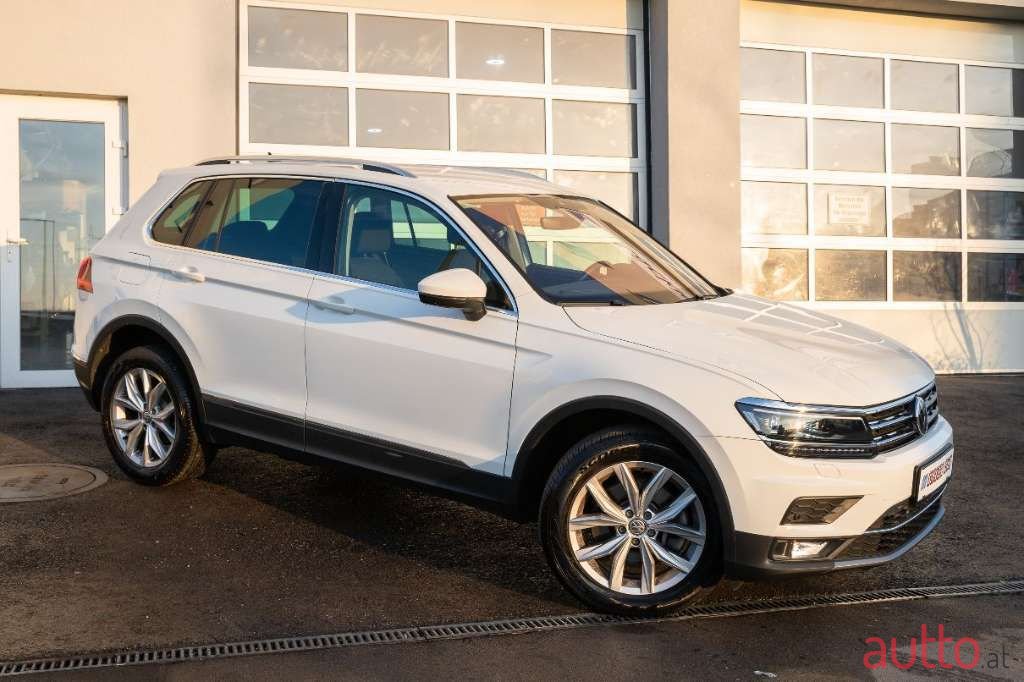 2020' Volkswagen Tiguan photo #5