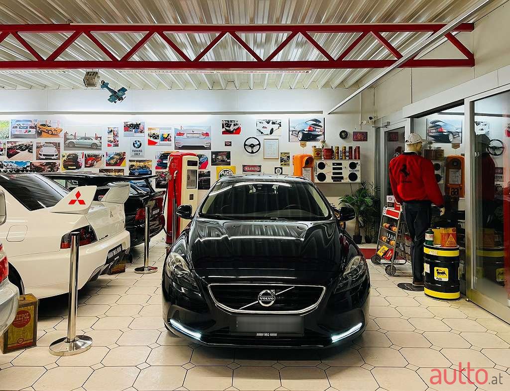 2012' Volvo V40 photo #2