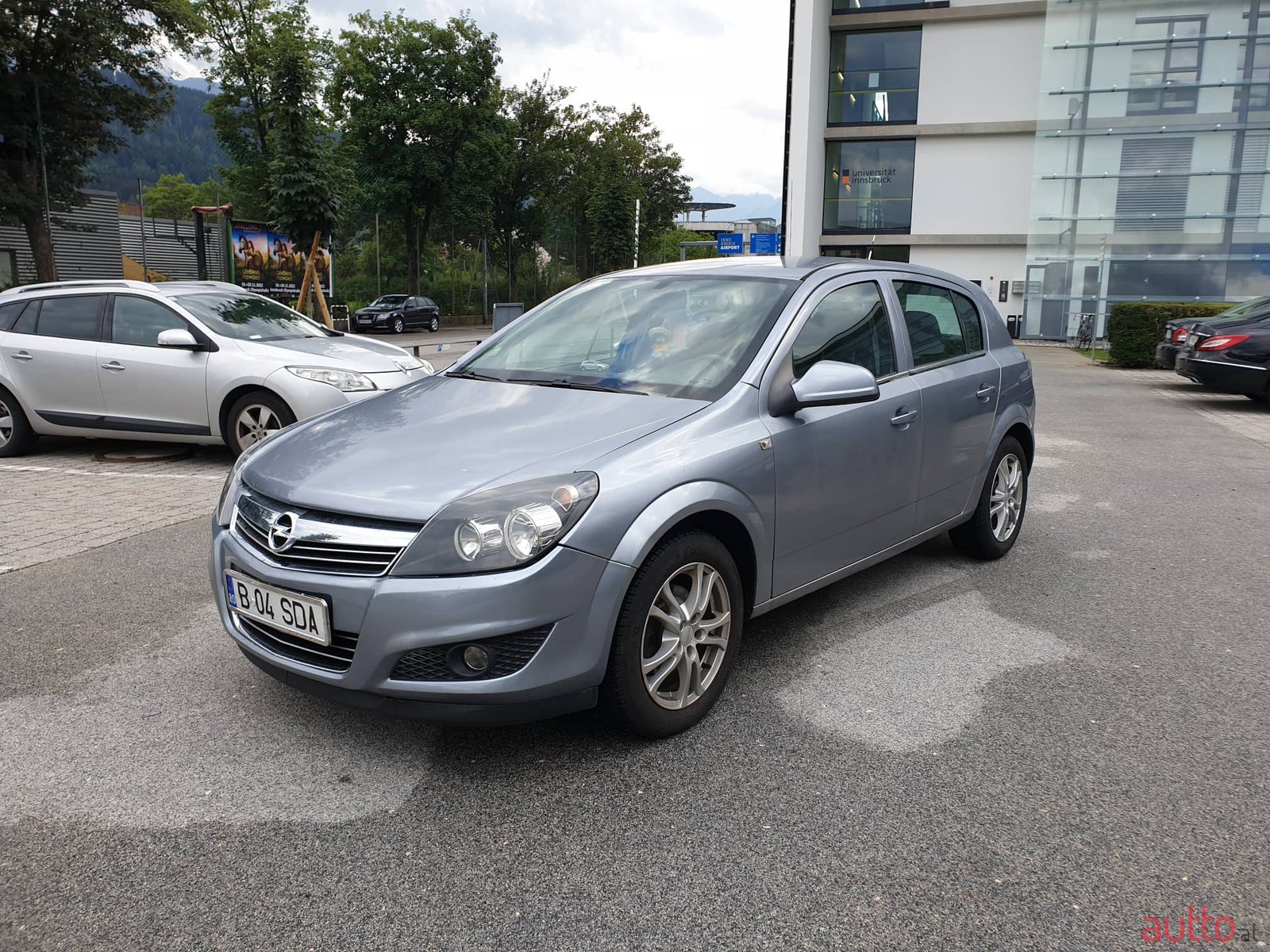 2011' Opel Astra H photo #5