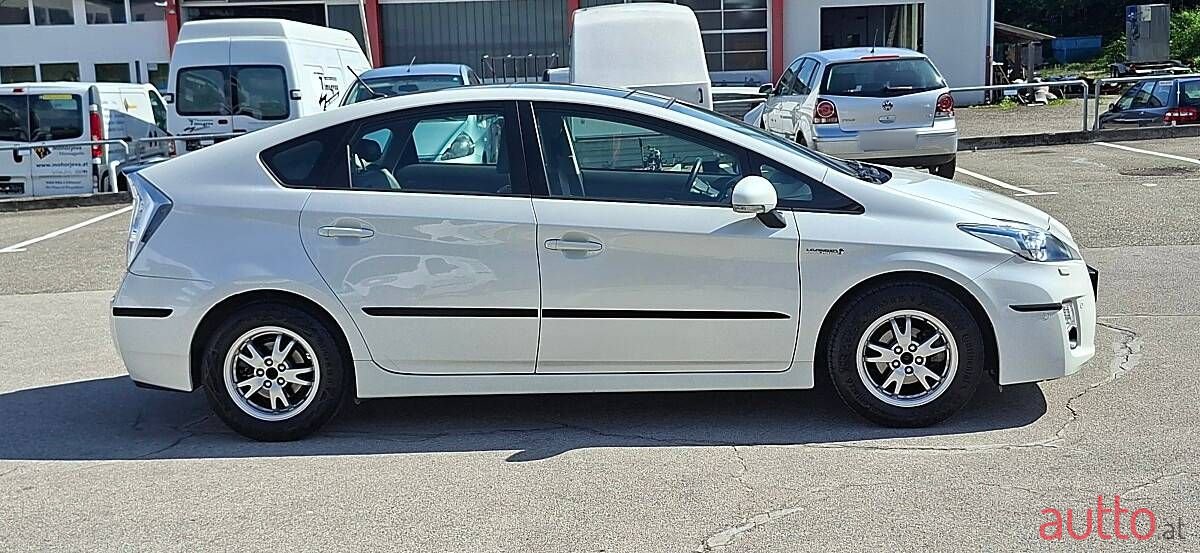 2010' Toyota Prius photo #2
