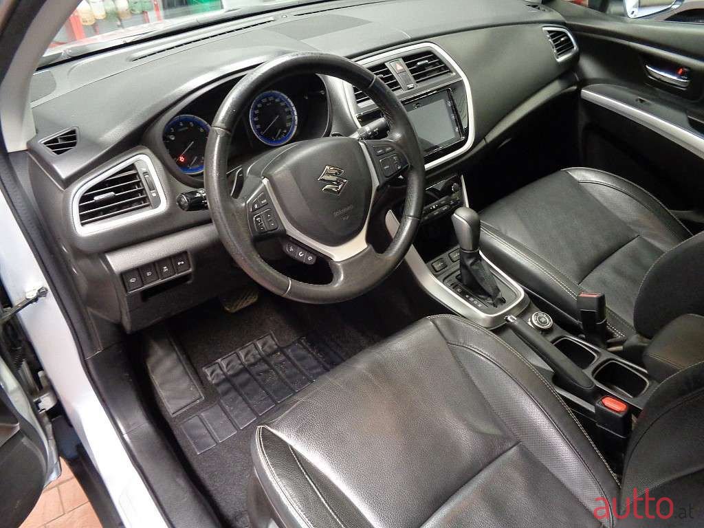 2017' Suzuki SX4 photo #3