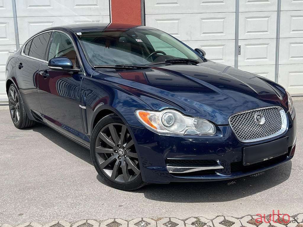 2011' Jaguar XF photo #2