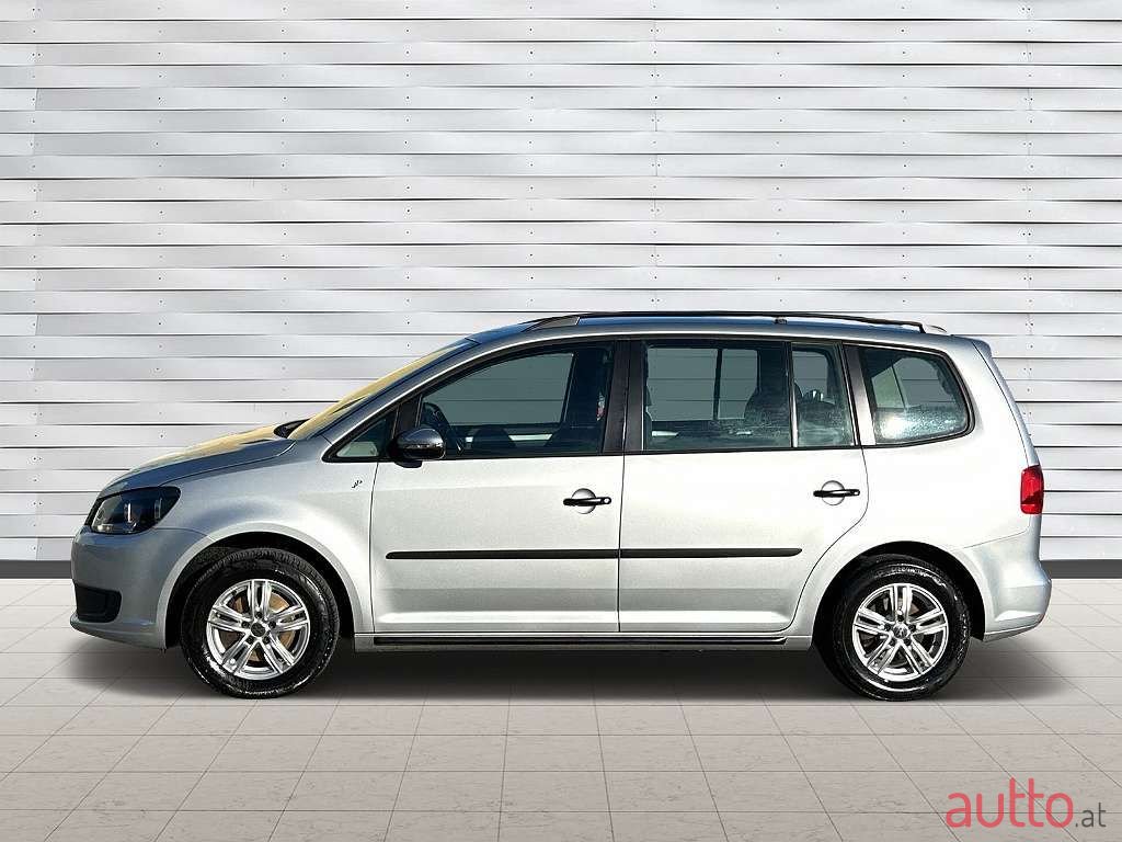 2011' Volkswagen Touran photo #2