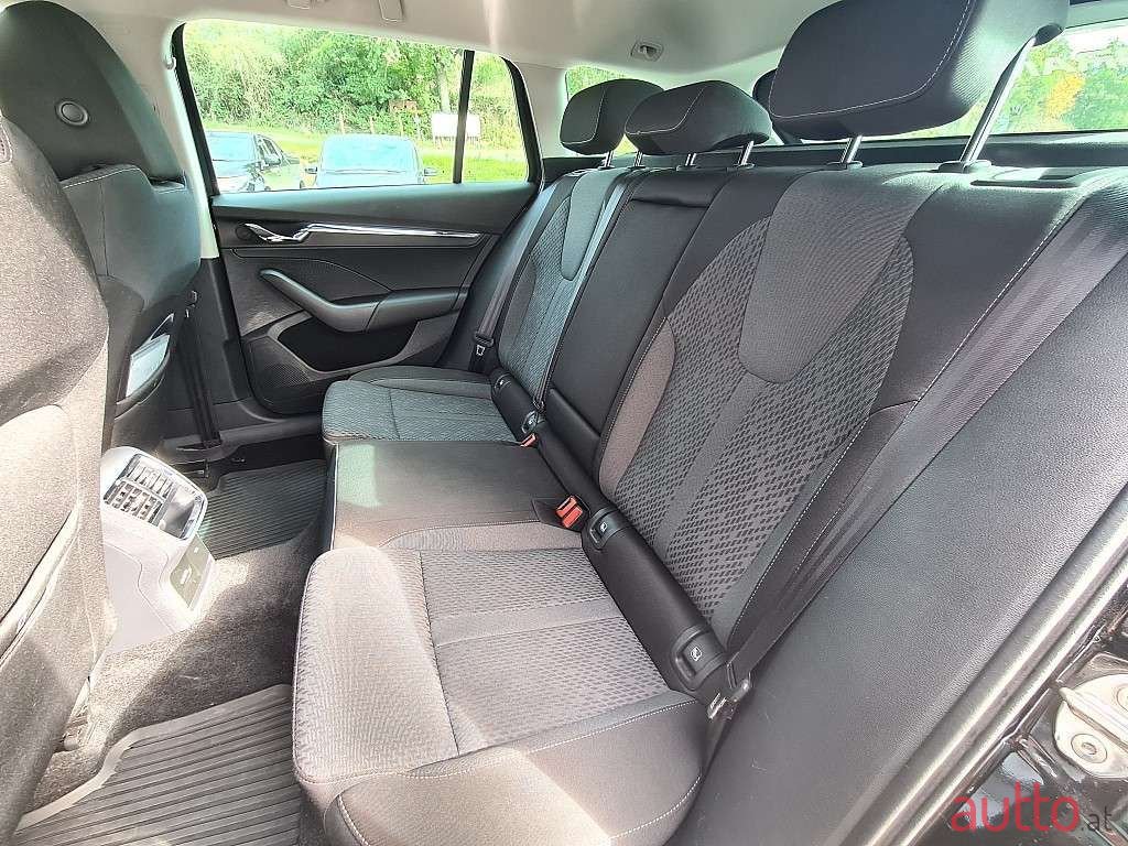 2020' Skoda Octavia photo #5