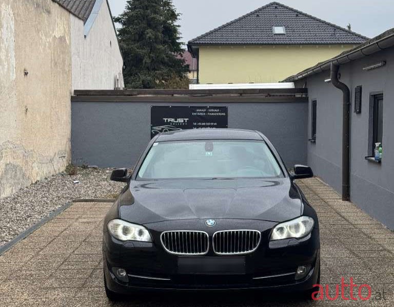 2011' BMW 5Er-Reihe photo #2