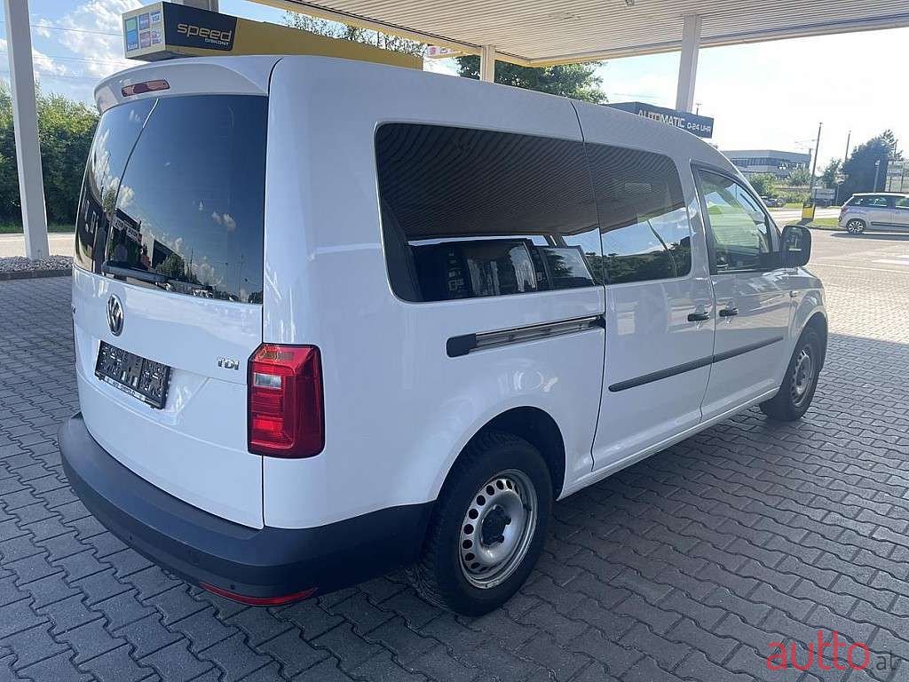 2017' Volkswagen Caddy photo #4