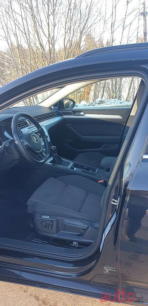 2017' Volkswagen Passat photo #4