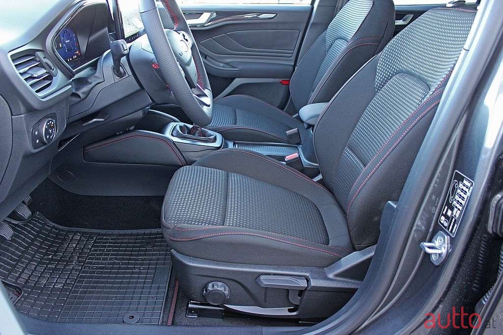 2024' Ford Focus photo #6