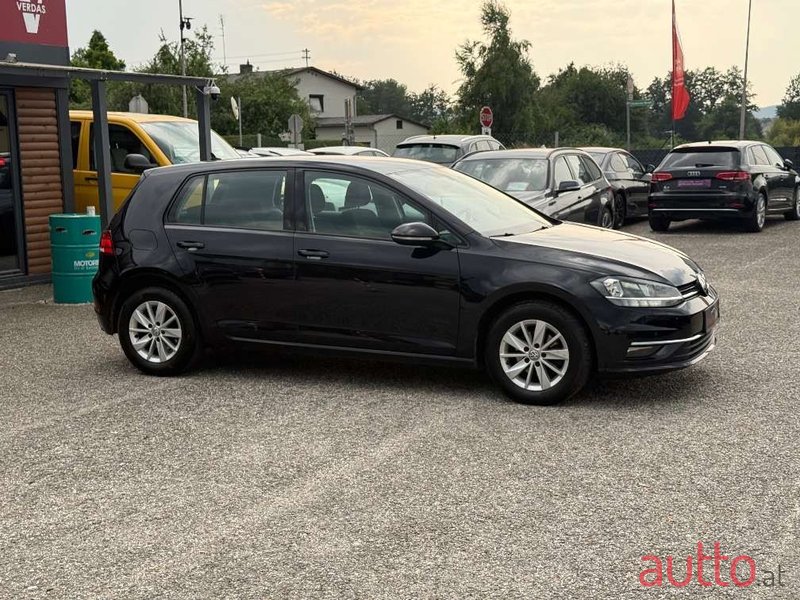 2017' Volkswagen Golf photo #4