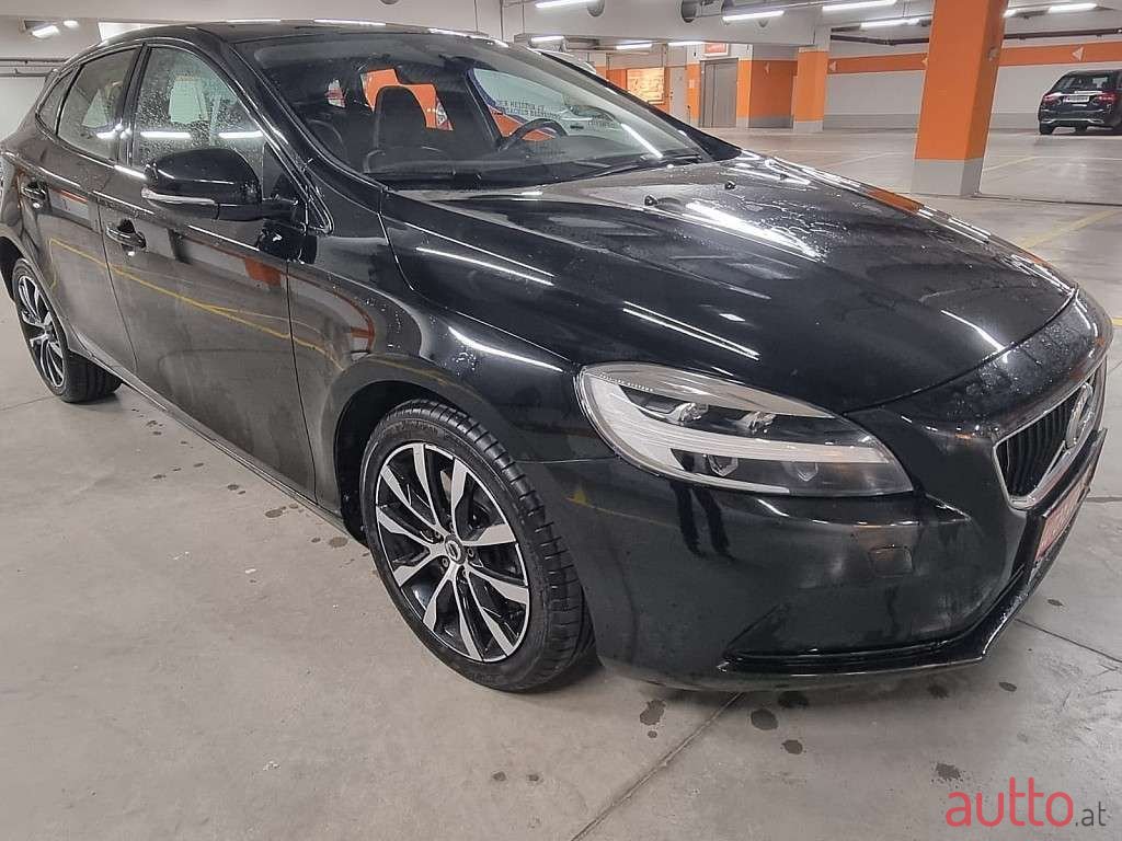 2018' Volvo V40 photo #2