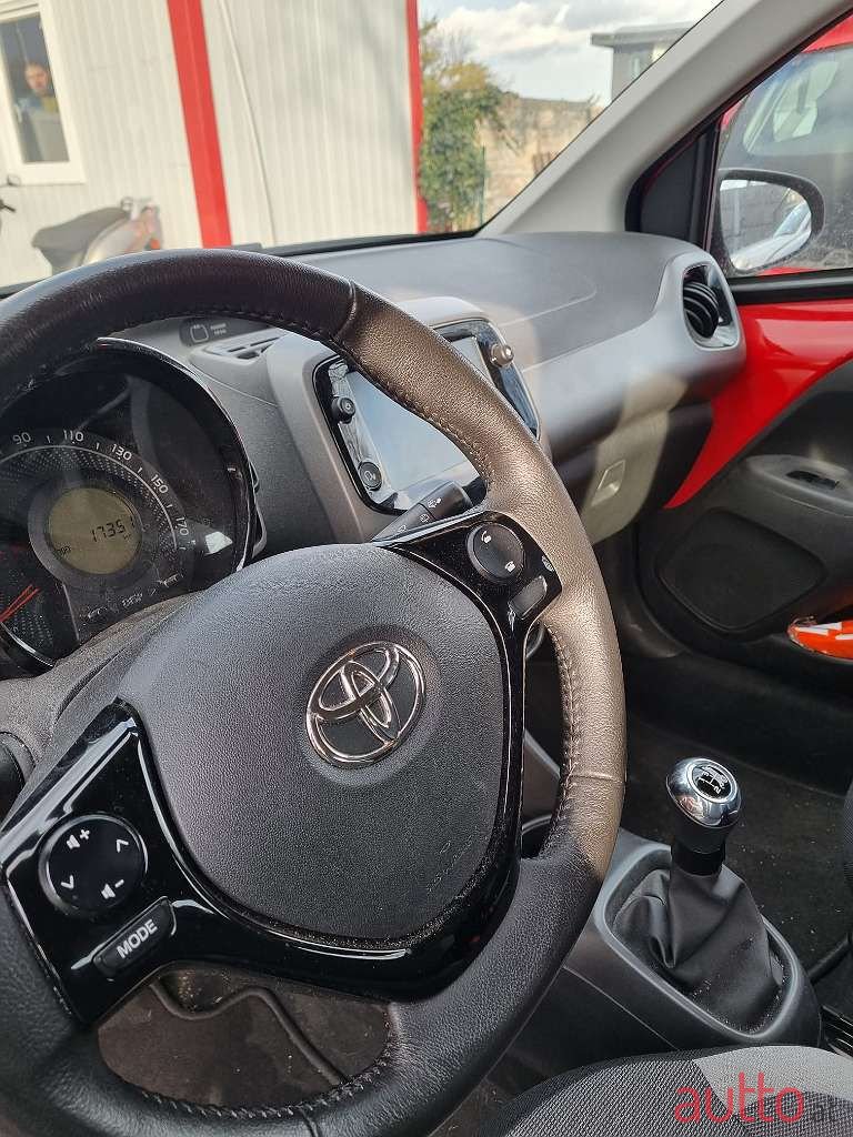 2022' Toyota Aygo photo #5