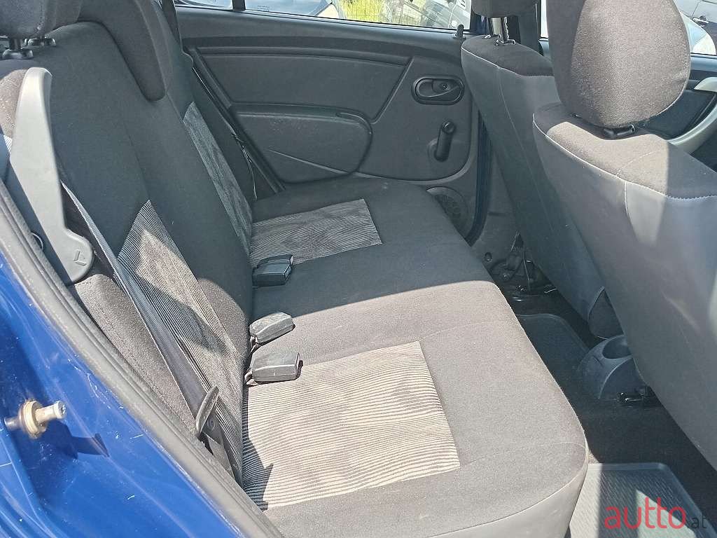 2009' Dacia Sandero photo #5