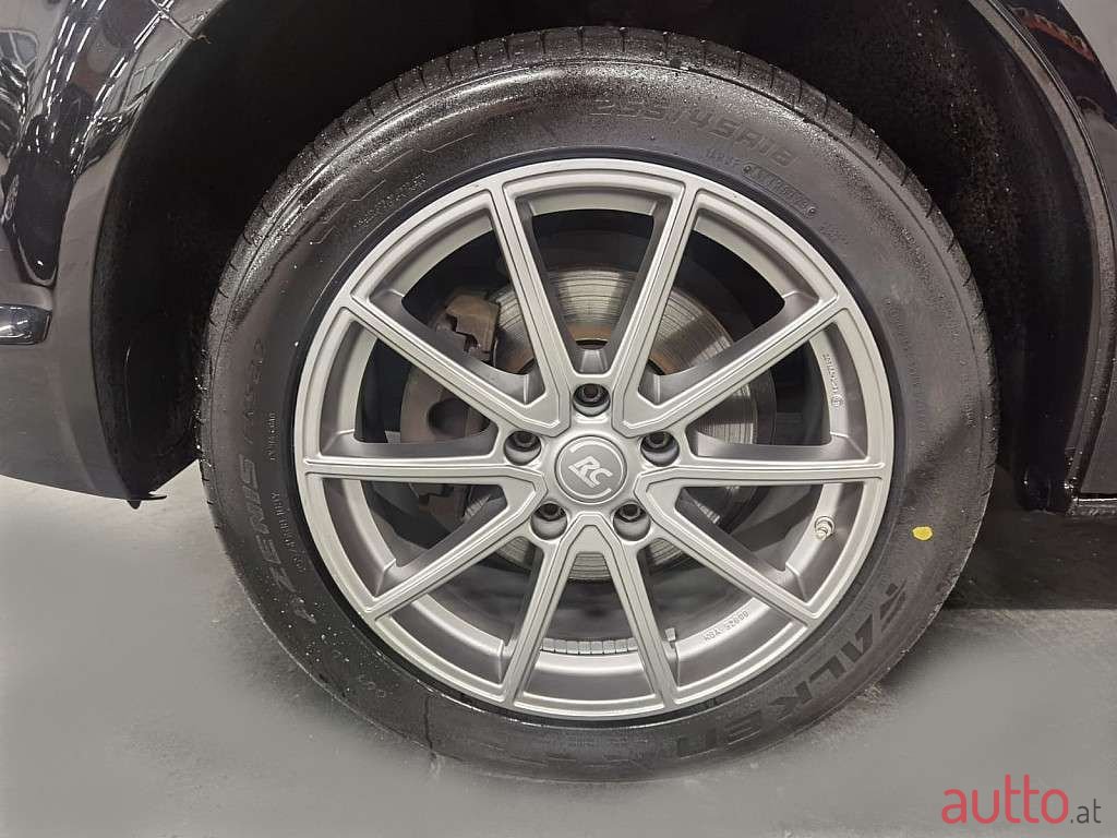 2017' Volkswagen Multivan photo #6