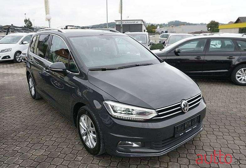2017' Volkswagen Touran photo #1