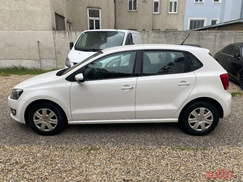 2013' Volkswagen Polo photo #5
