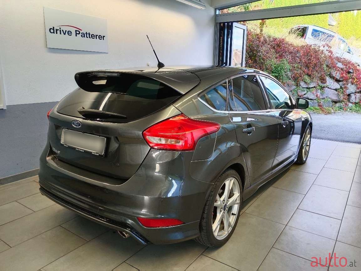 2015' Ford Focus photo #2