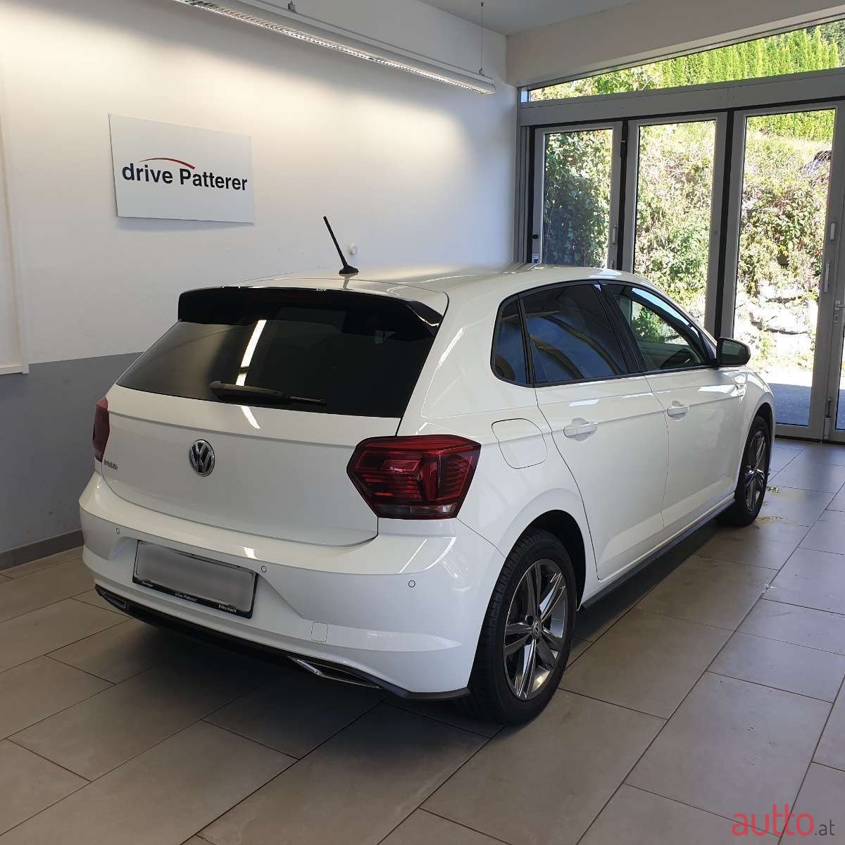 2018' Volkswagen Polo photo #2