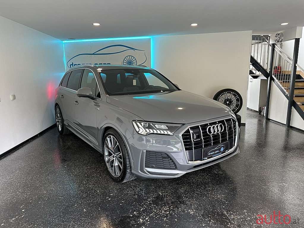 2019' Audi Q7 photo #5