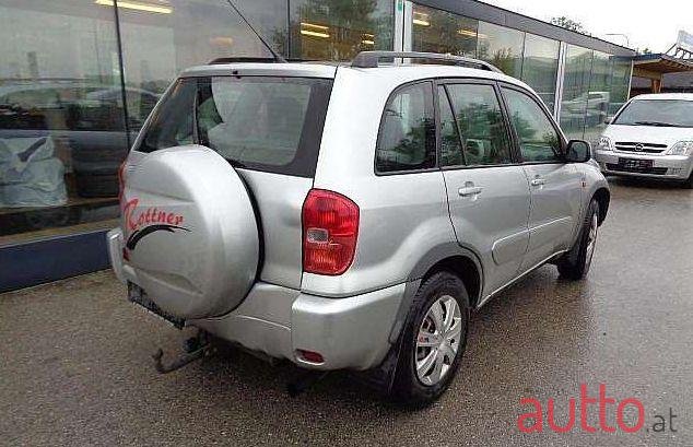 2002' Toyota RAV4 photo #2