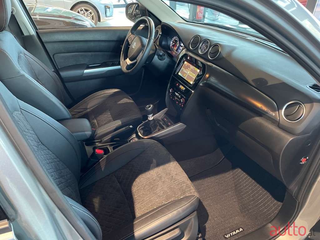 2020' Suzuki Vitara photo #6