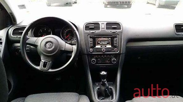 2009' Volkswagen Golf photo #3