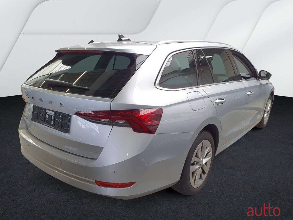 2020' Skoda Octavia photo #2