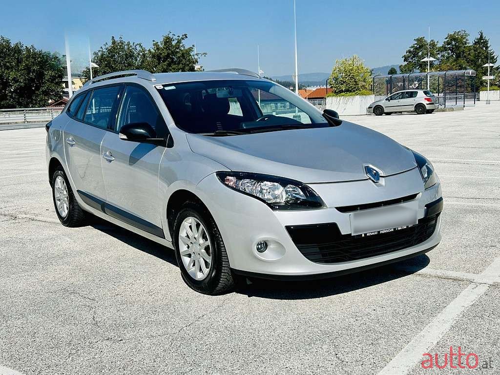 2011' Renault Megane photo #5