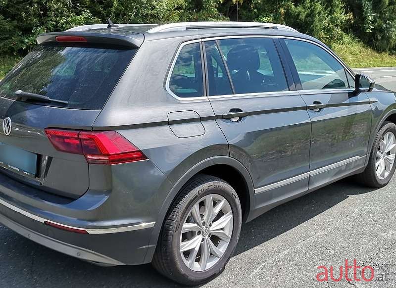 2017' Volkswagen Tiguan photo #3