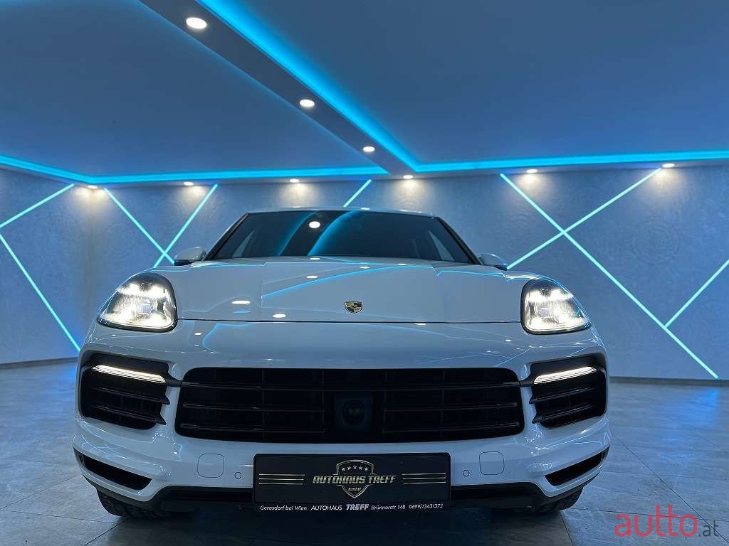 2020' Porsche Cayenne photo #3