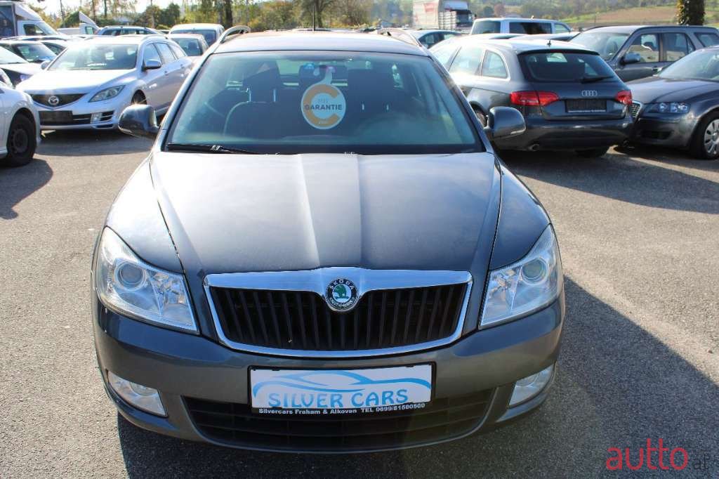 2011' Skoda Octavia photo #2