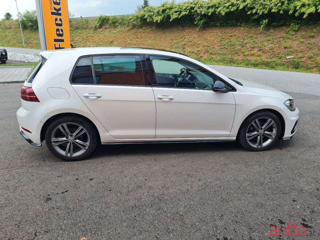 2019' Volkswagen Golf photo #6