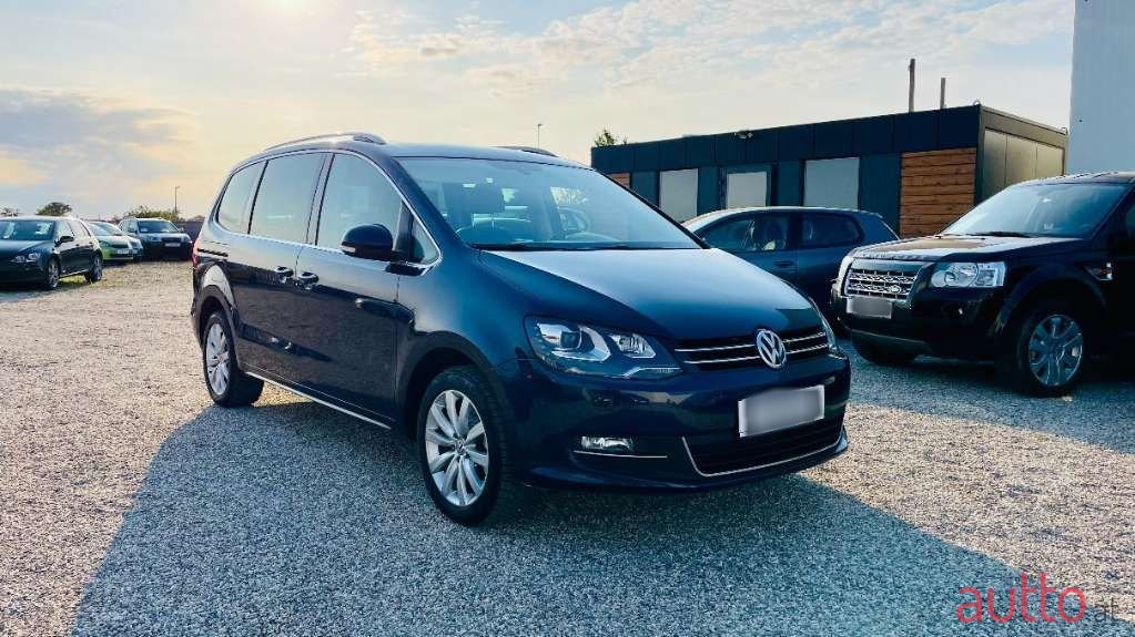 2012' Volkswagen Sharan photo #1