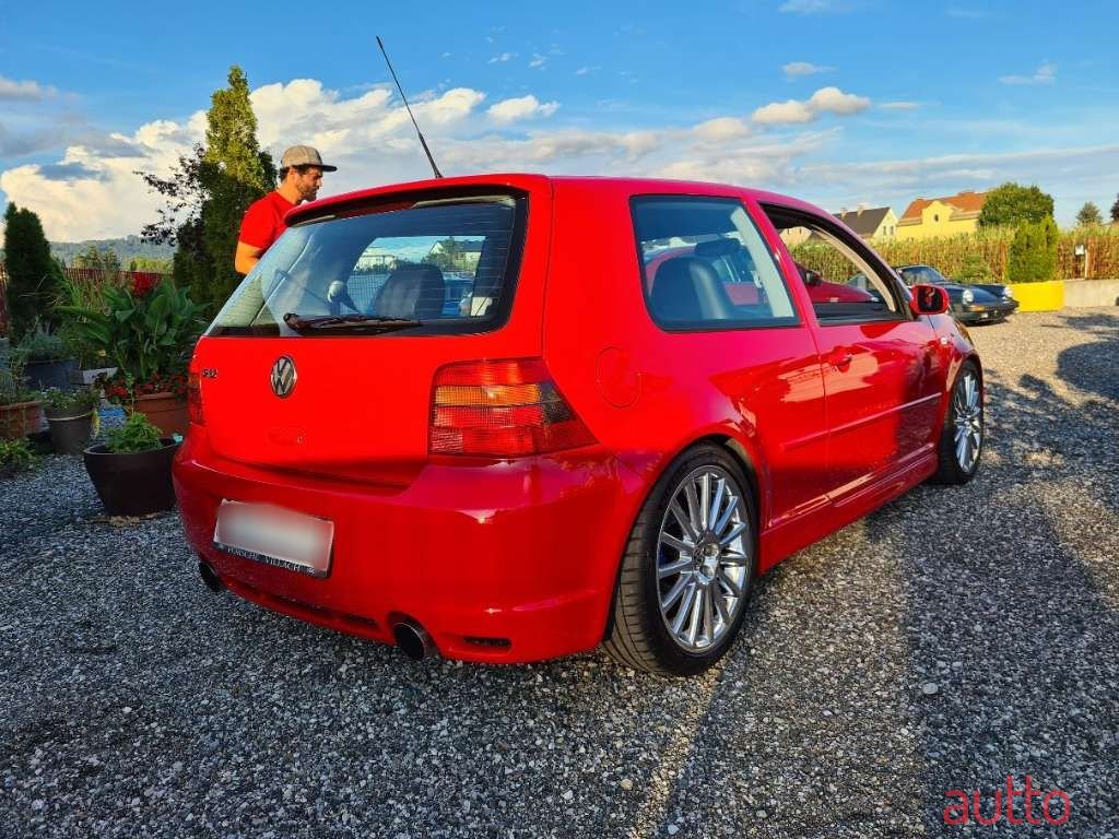 2002' Volkswagen Golf photo #5
