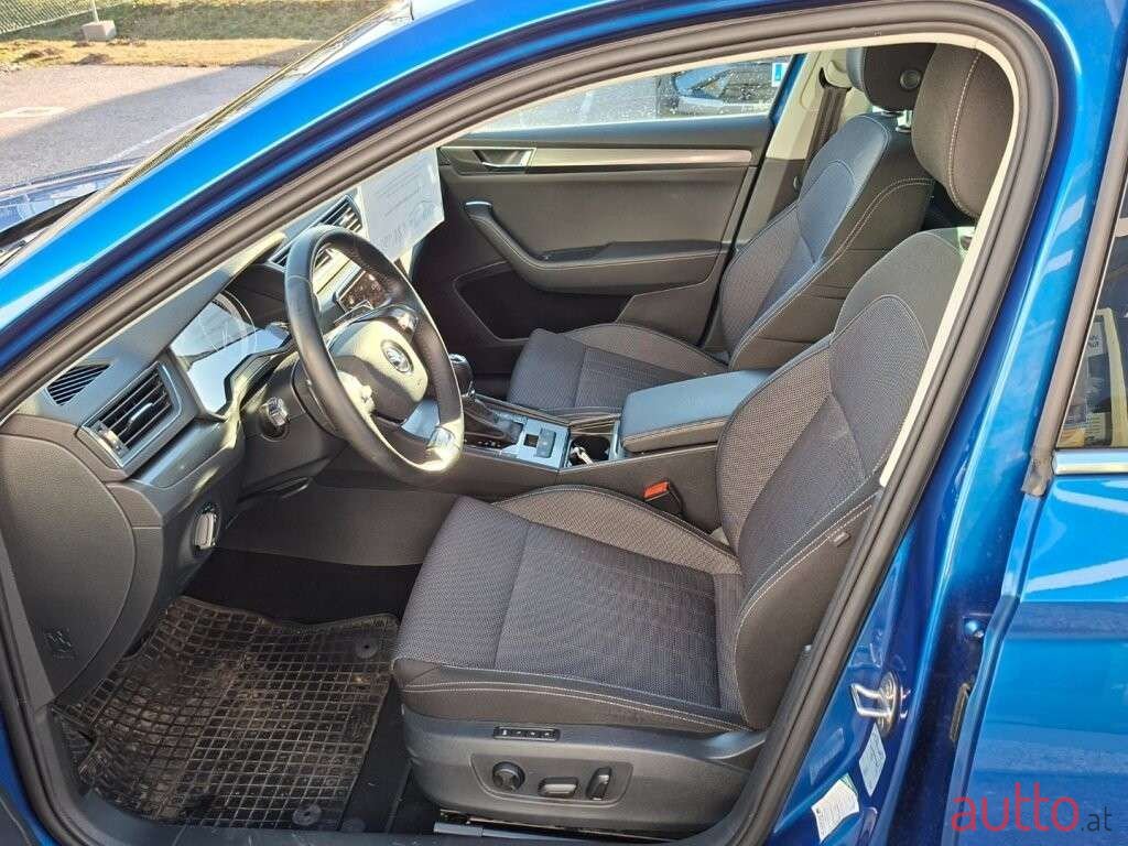 2021' Skoda Superb photo #5