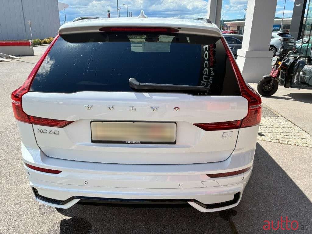 2023' Volvo XC60 photo #6