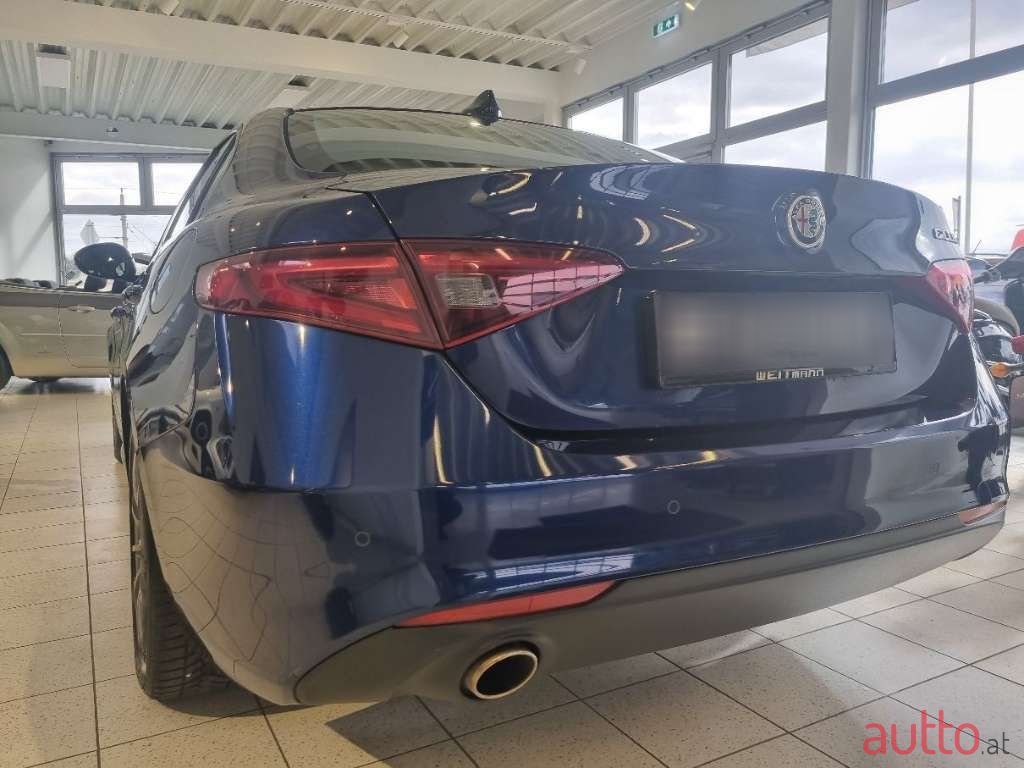 2017' Alfa Romeo Giulia photo #3