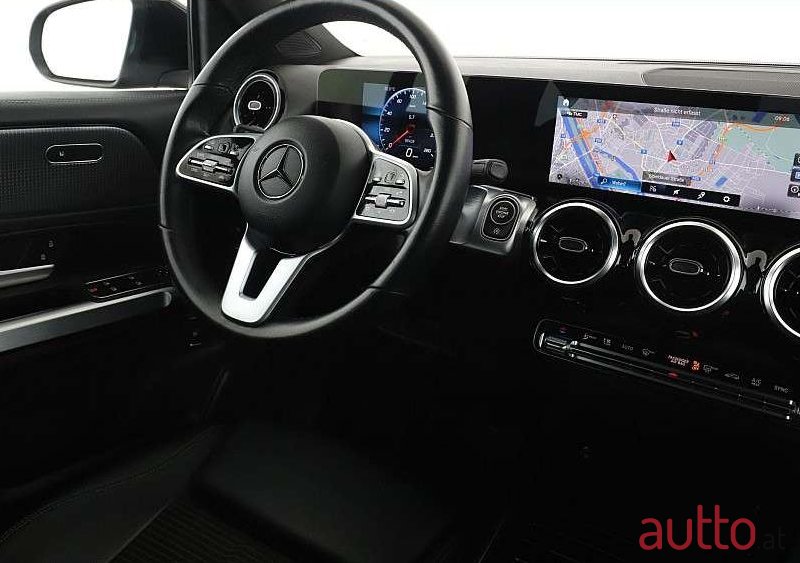 2021' Mercedes-Benz GLB photo #5